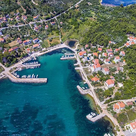 Lilly - Two Bedroom With Terrace And Sea View