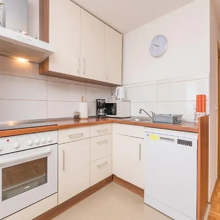 Lilly - Two Bedroom With Terrace And Sea View Apartmán *