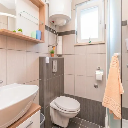 Lilly - Two Bedroom With Terrace And Sea View