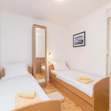 Lilly - Two Bedroom With Terrace And Sea View *