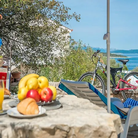 Lilly - Two Bedroom With Terrace And Sea View Apartmán
