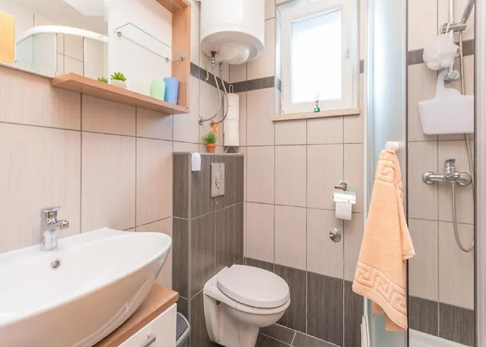 Lilly - Two Bedroom With Terrace And Sea View