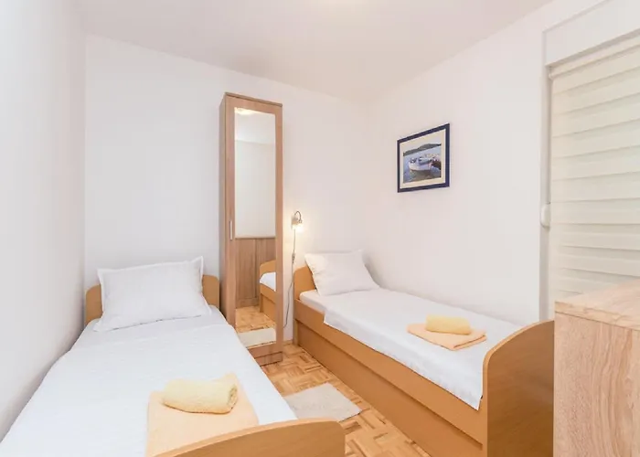 Lilly - Two Bedroom With Terrace And Sea View *