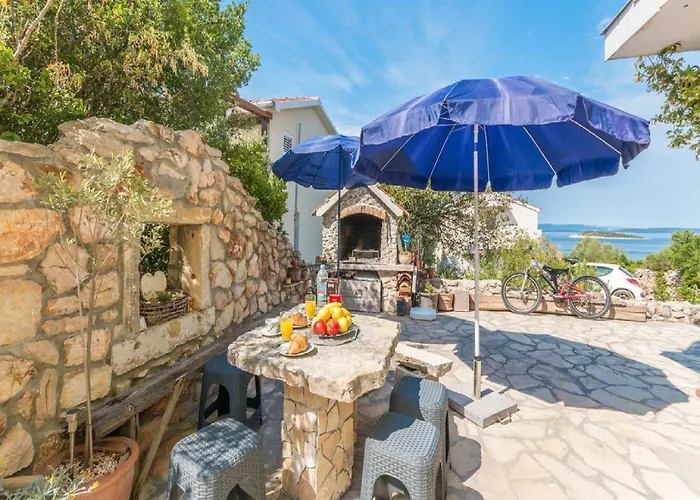Lilly - Two Bedroom With Terrace And Sea View Pašman