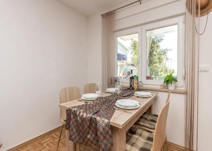 Lilly - Two Bedroom With Terrace And Sea View Apartmán
